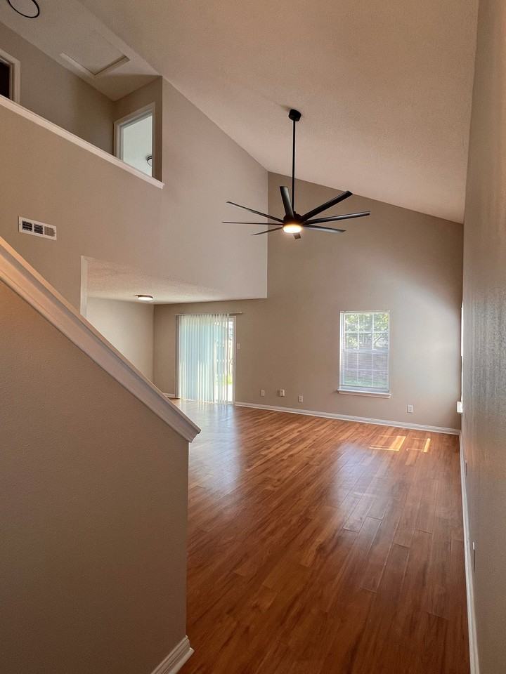 1209 Porchester Ln #1209 - Photo 3 of 10