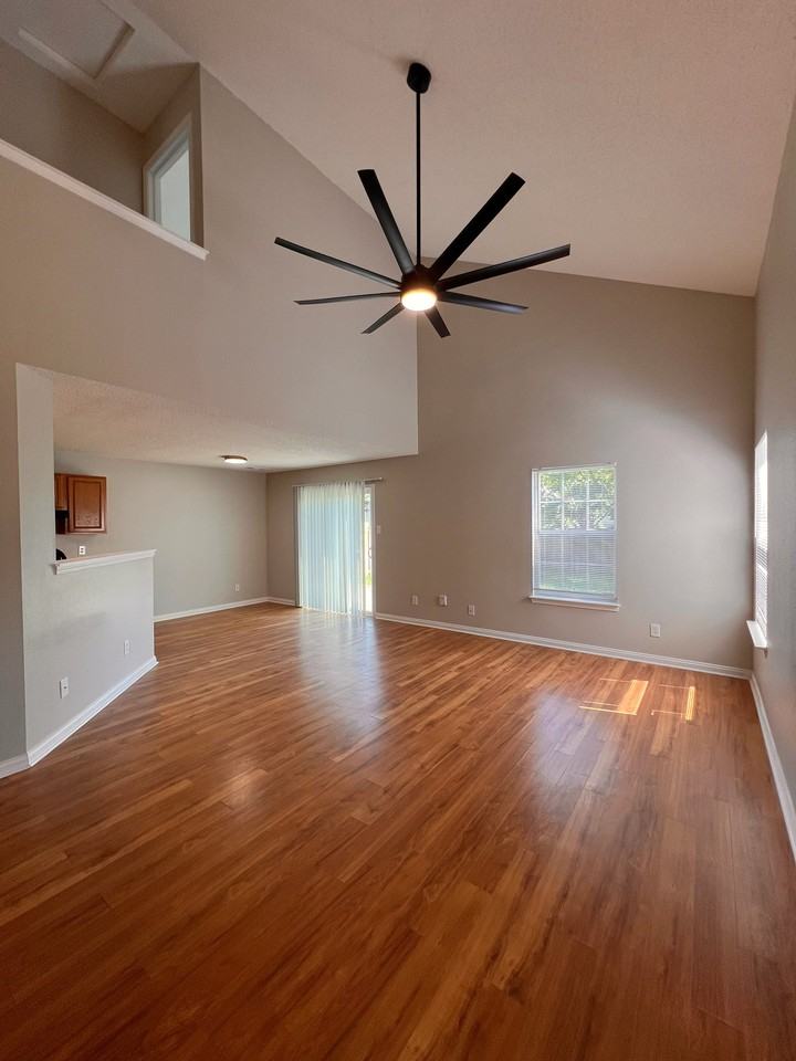 1209 Porchester Ln #1209 - Photo 4 of 10