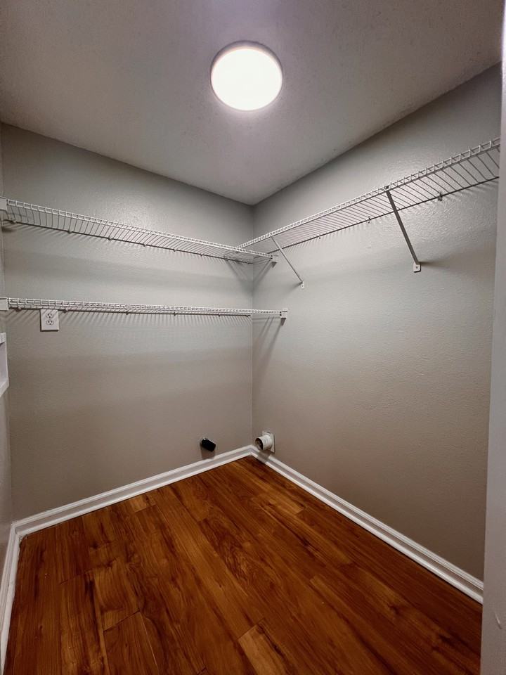 1209 Porchester Ln #1209 - Photo 7 of 10