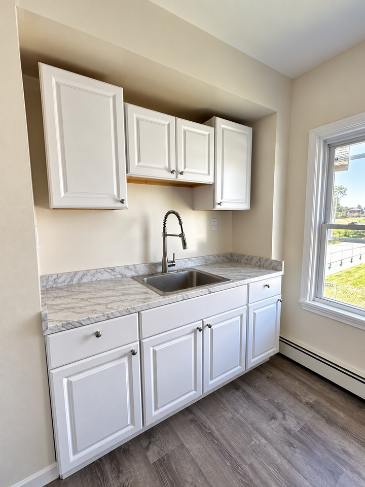 244 Fort St - Photo 3 of 10