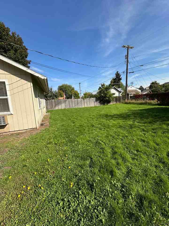 1814 N Medina St - Photo 3 of 21