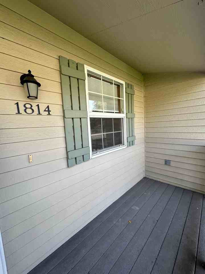 1814 N Medina St - Photo 4 of 21