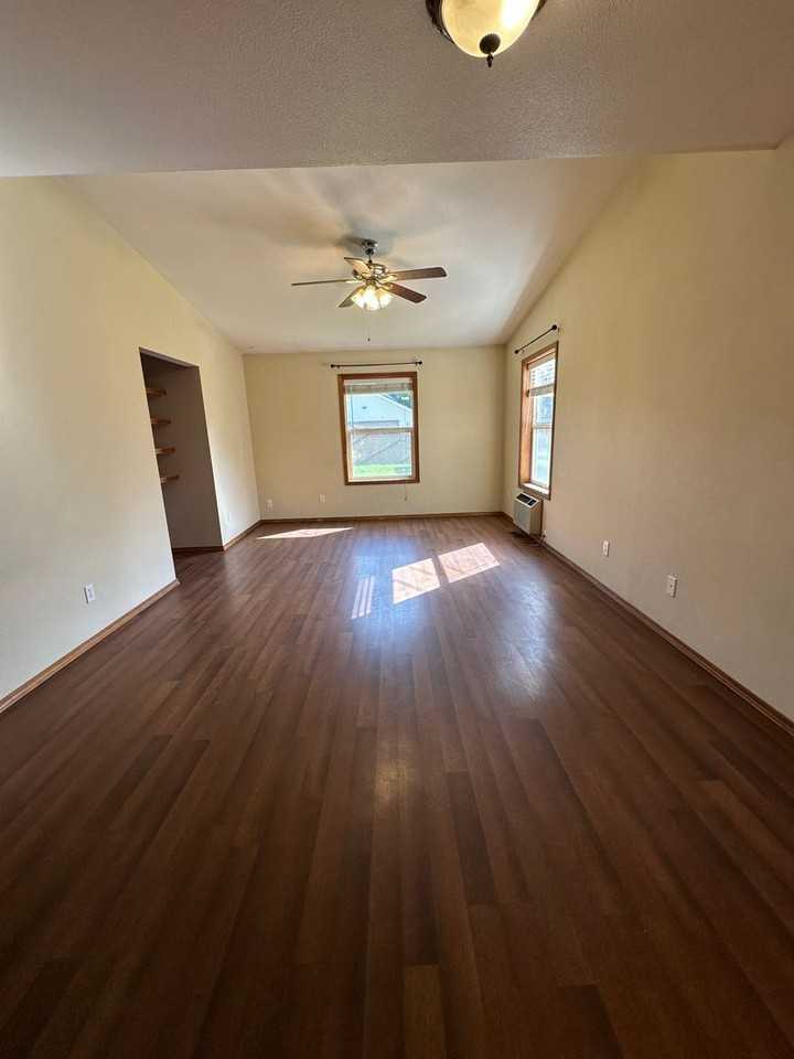 1814 N Medina St - Photo 5 of 21