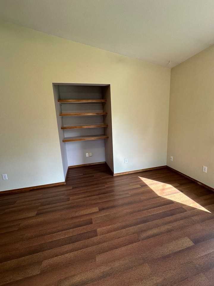 1814 N Medina St - Photo 6 of 21