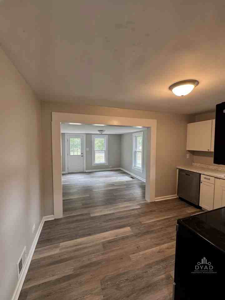 548 Hike Ave #1 - Photo 4 of 13