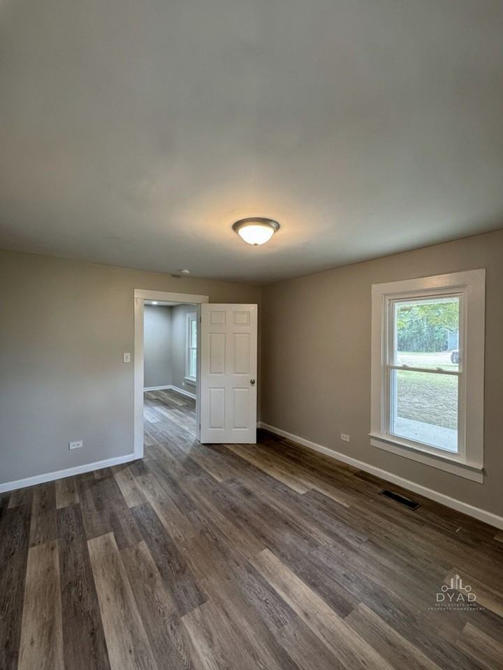 548 Hike Ave #1 - Photo 7 of 13