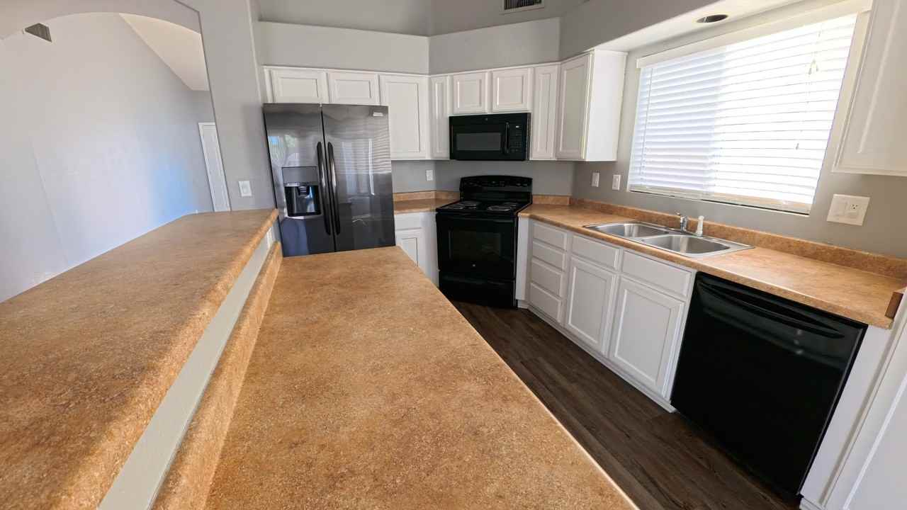 6218 E Colby St #1 - Photo 6 of 13