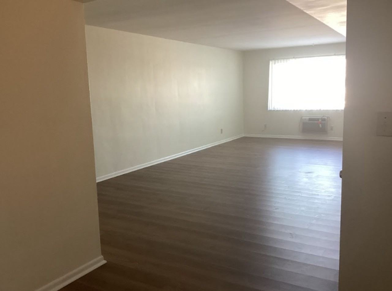 Crestview - Photo 2 of 30