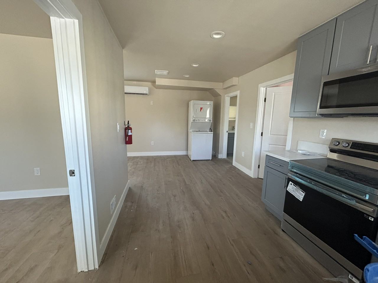 921 East 6th Street - Photo 4 of 19