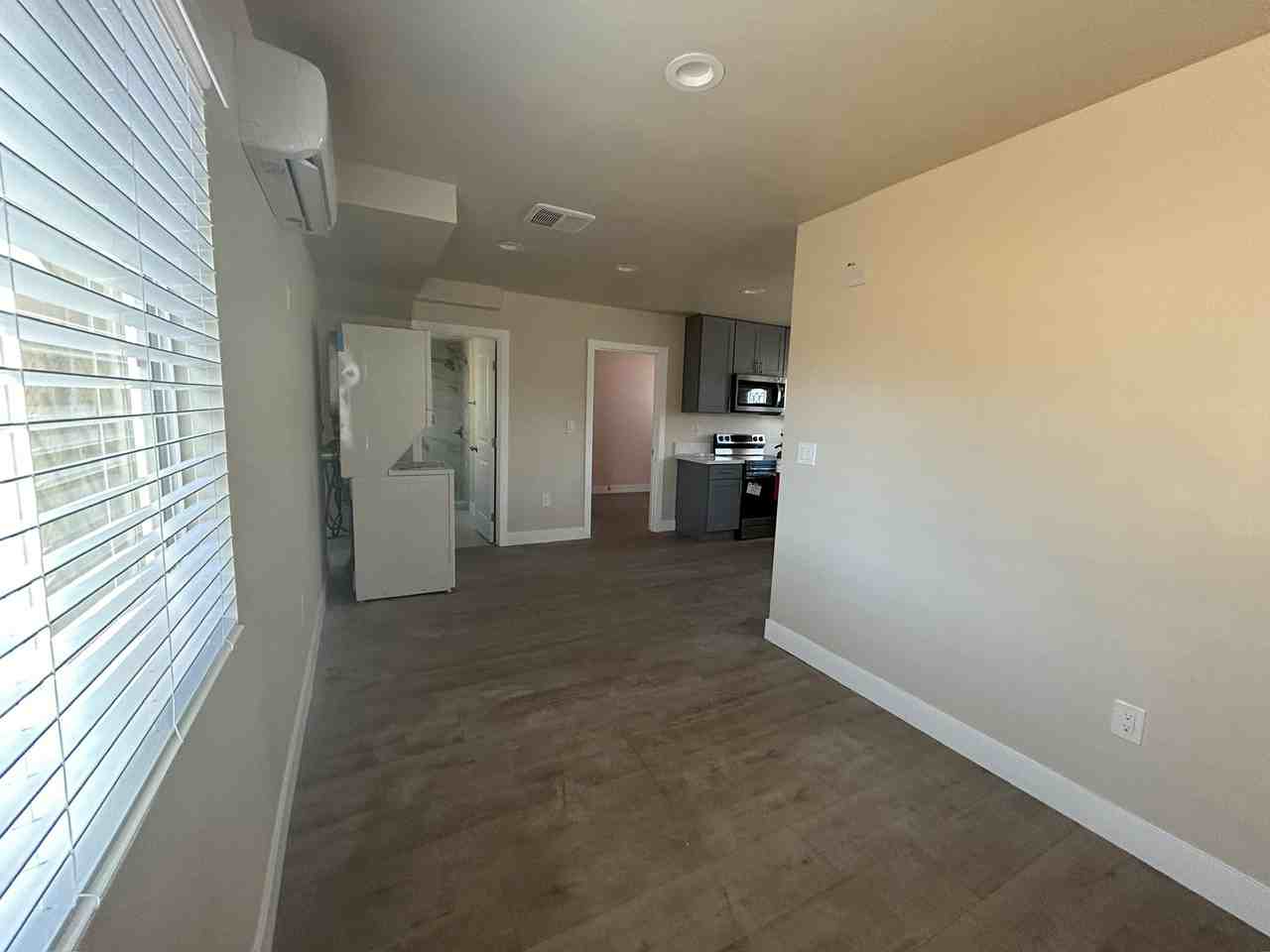 921 East 6th Street - Photo 6 of 19