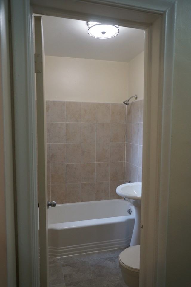 6945 S. CrandonApt G1 #G1 - Photo 4 of 6