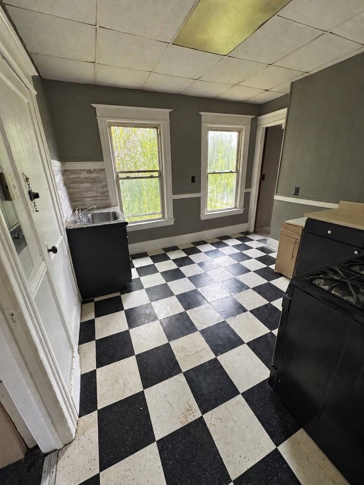 829 Plymouth Ave S #829 - Photo 3 of 16