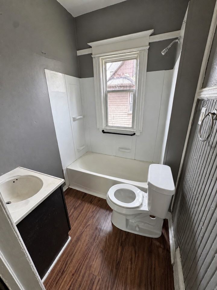 829 Plymouth Ave S #829 - Photo 5 of 16