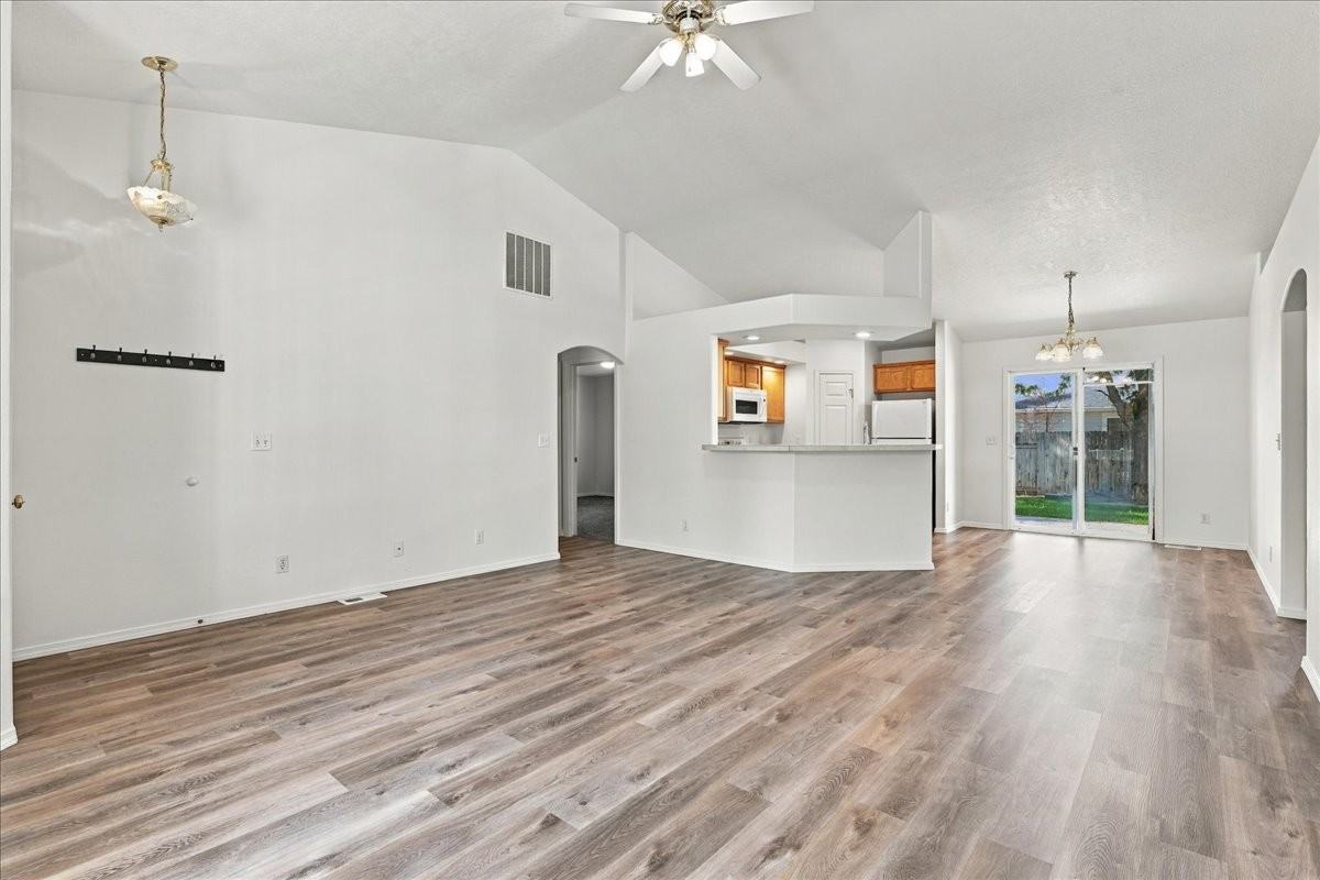 2831 N Sweetwood Ave - Photo 2 of 19