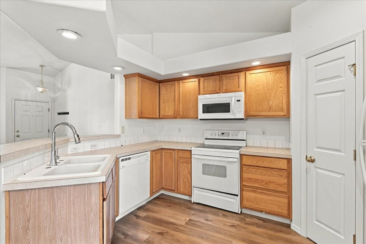 2831 N Sweetwood Ave - Photo 4 of 19