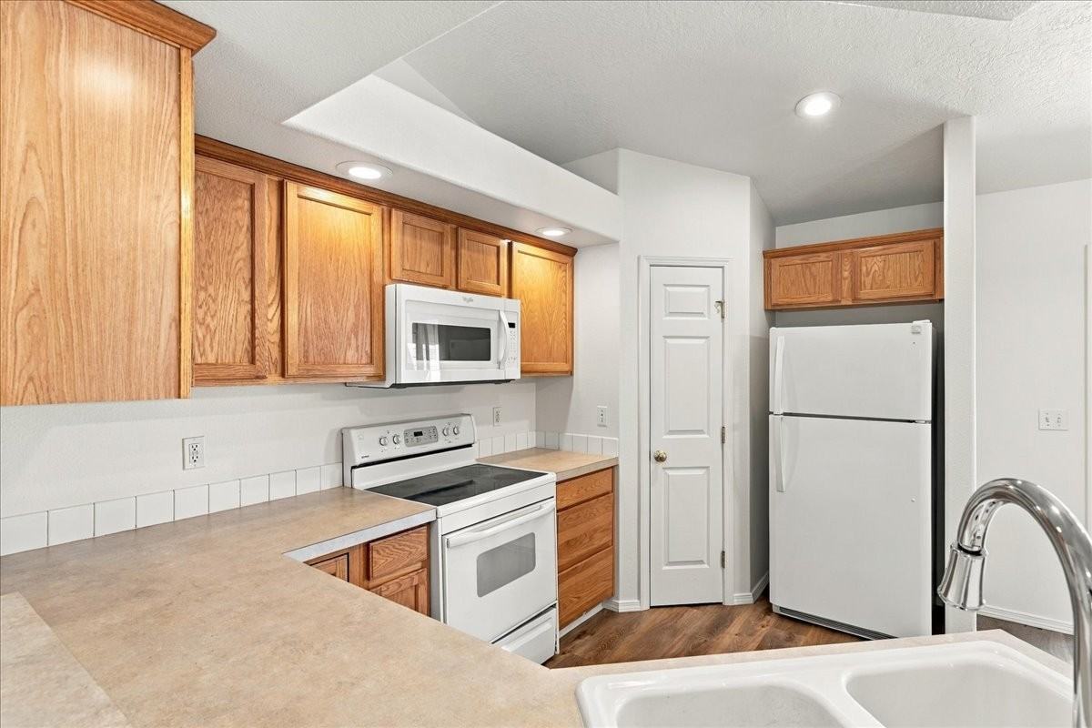 2831 N Sweetwood Ave - Photo 5 of 19