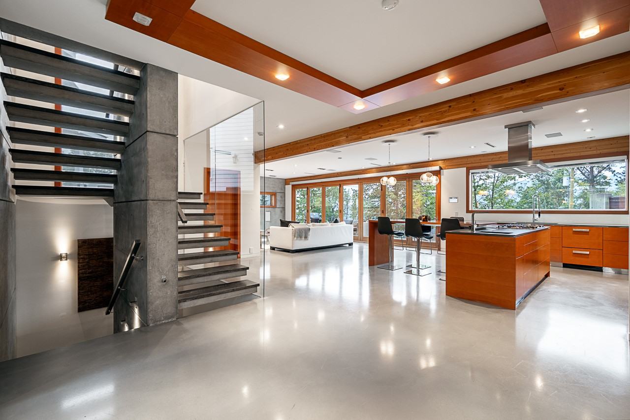 7317 Barnet Road - Photo 2 of 33