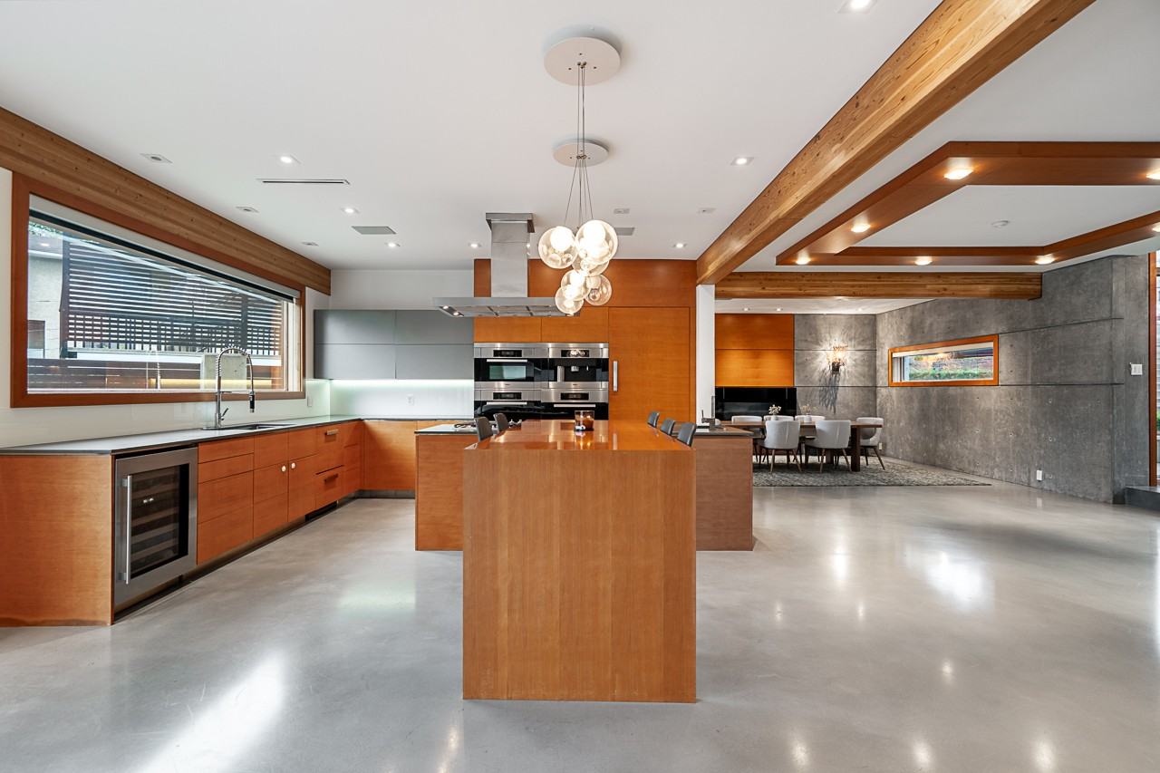 7317 Barnet Road - Photo 3 of 33