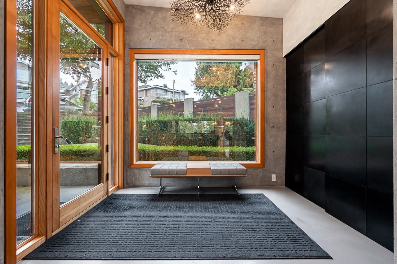 7317 Barnet Road - Photo 4 of 33