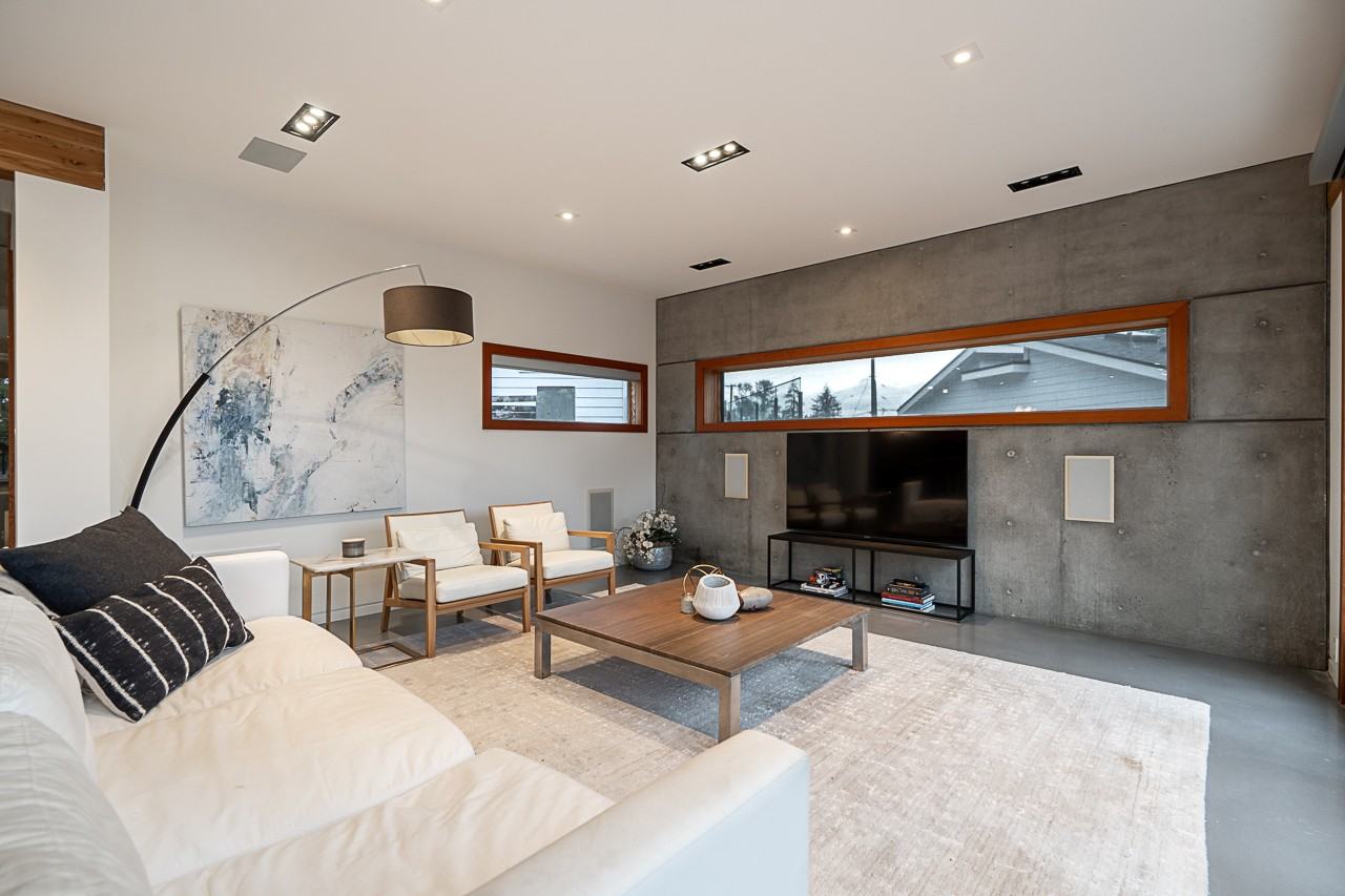 7317 Barnet Road - Photo 7 of 33