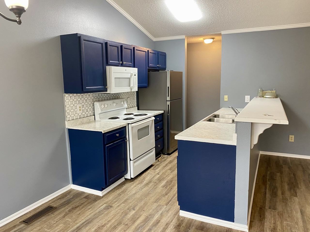 147 Rockyreef Cir #1 - Photo 3 of 12