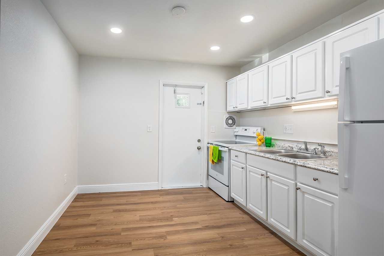 101 S Bumby Ave #L12 - Photo 3 of 8