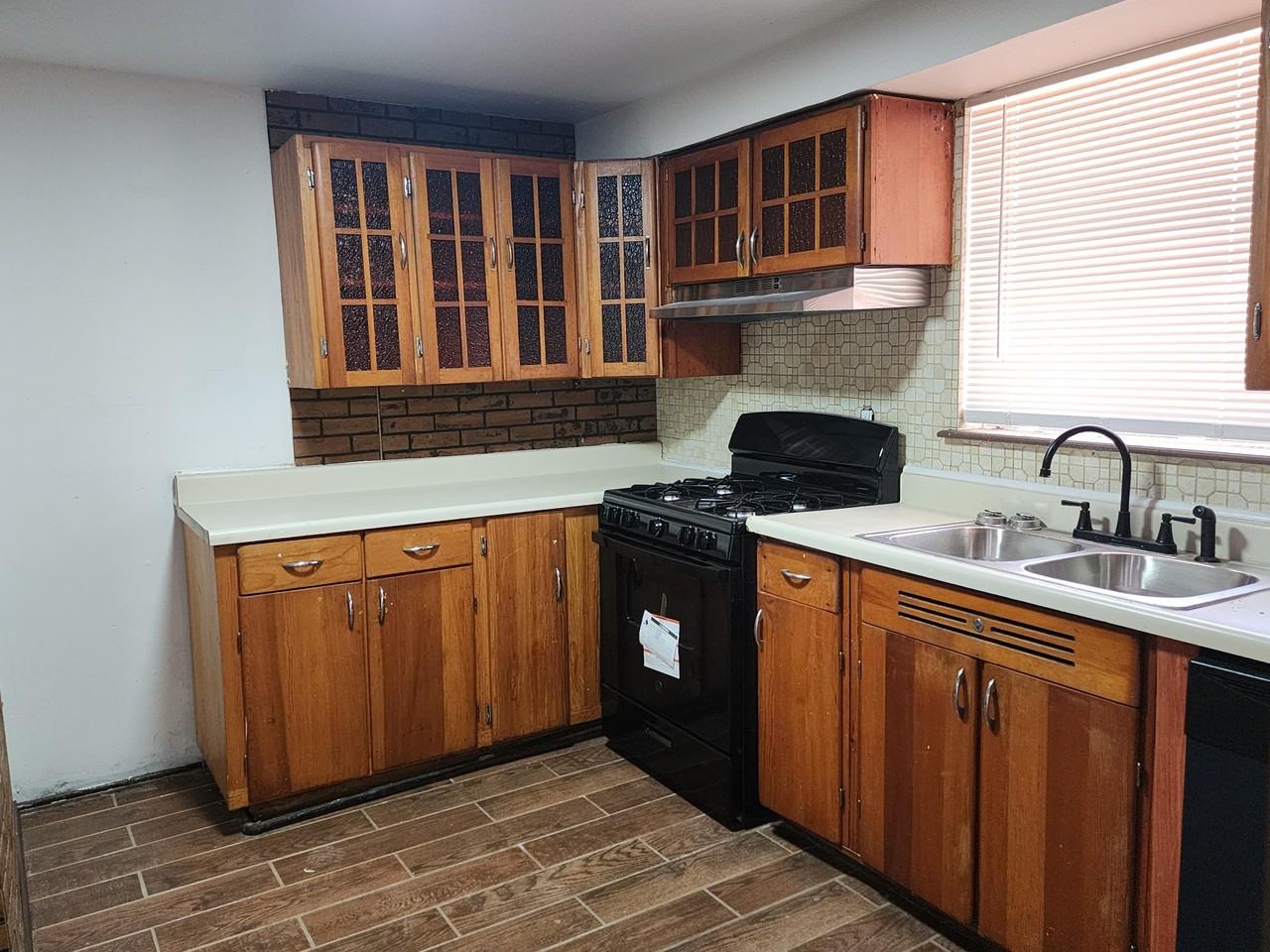 2313 Trosper Pl #1 - Photo 3 of 22