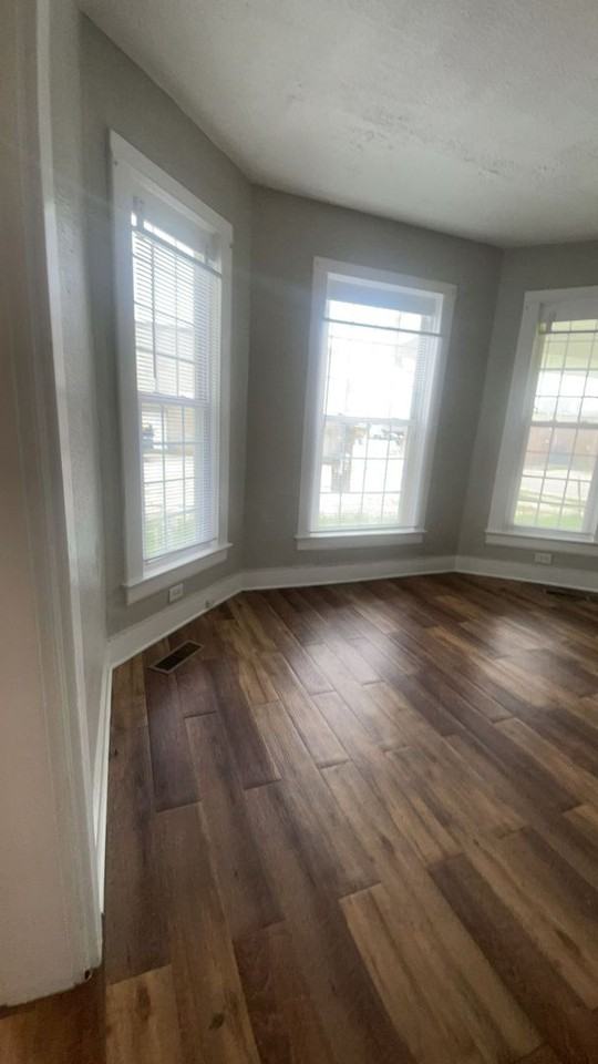 119 E 8th St - Photo 4 of 10