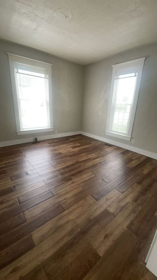 119 E 8th St - Photo 6 of 10