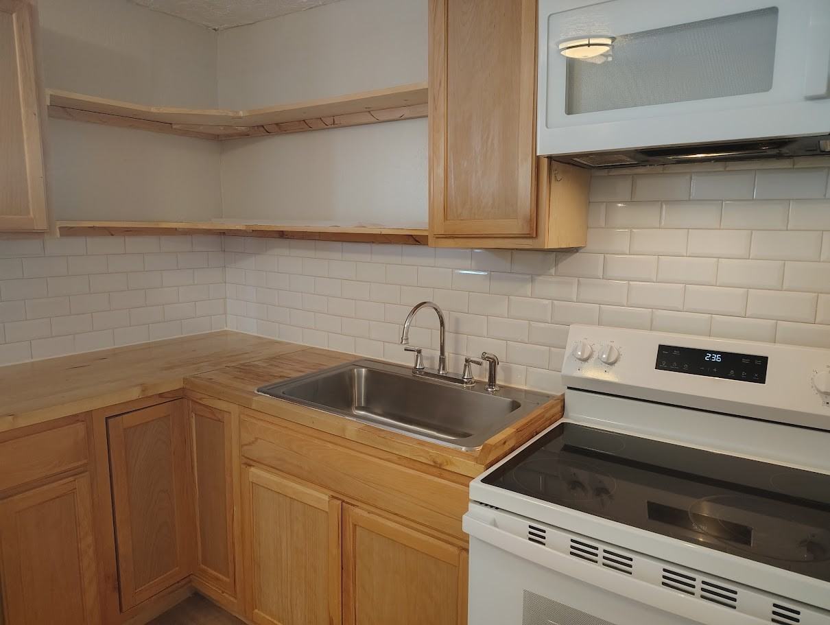 602 S Woody Dr #1 - Photo 2 of 17