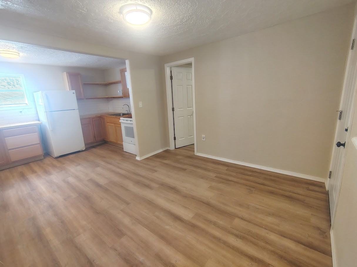 602 S Woody Dr #1 - Photo 4 of 17