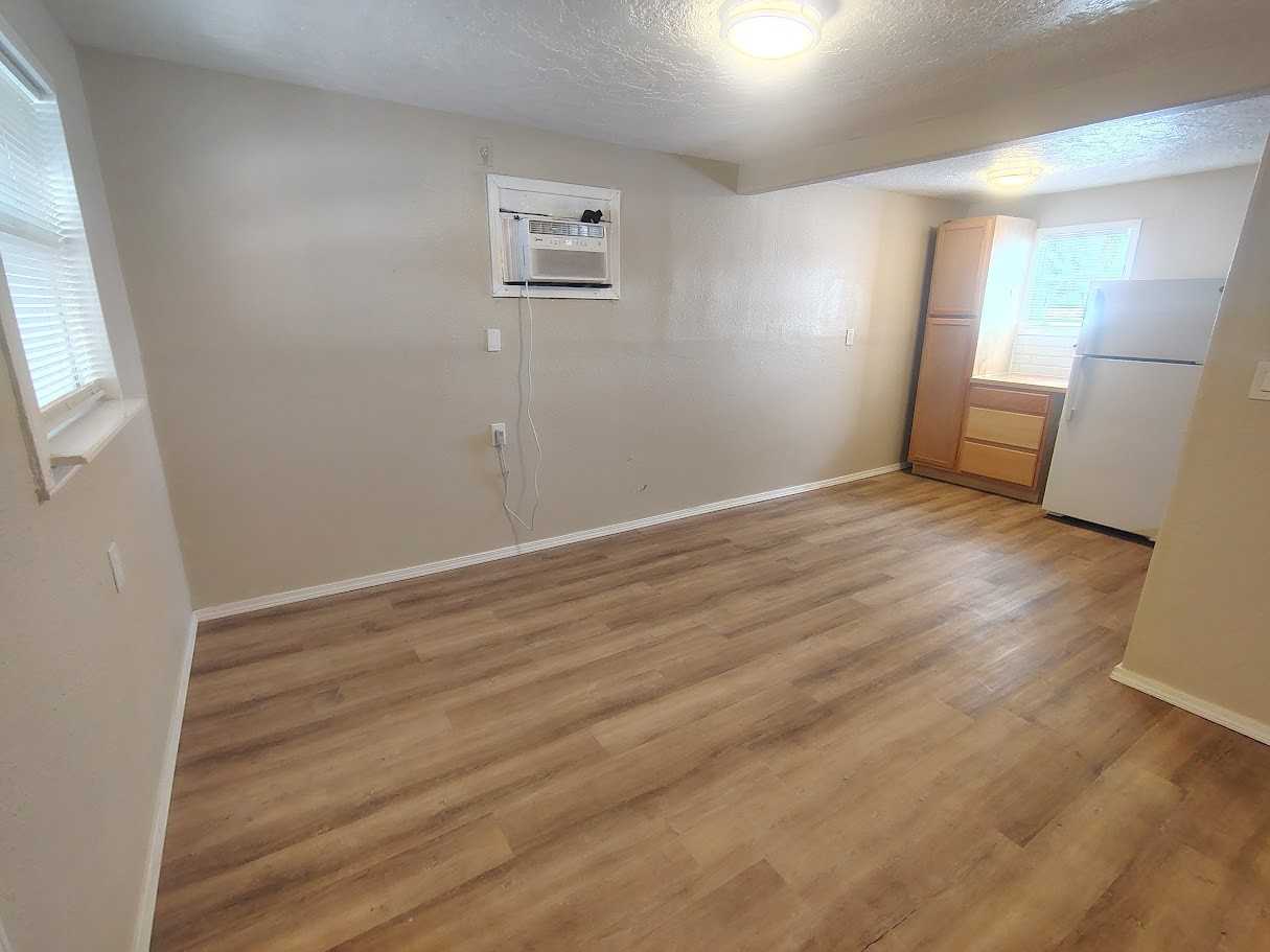 602 S Woody Dr #1 - Photo 5 of 17