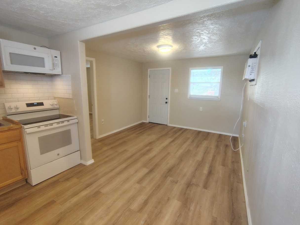 602 S Woody Dr #1 - Photo 6 of 17