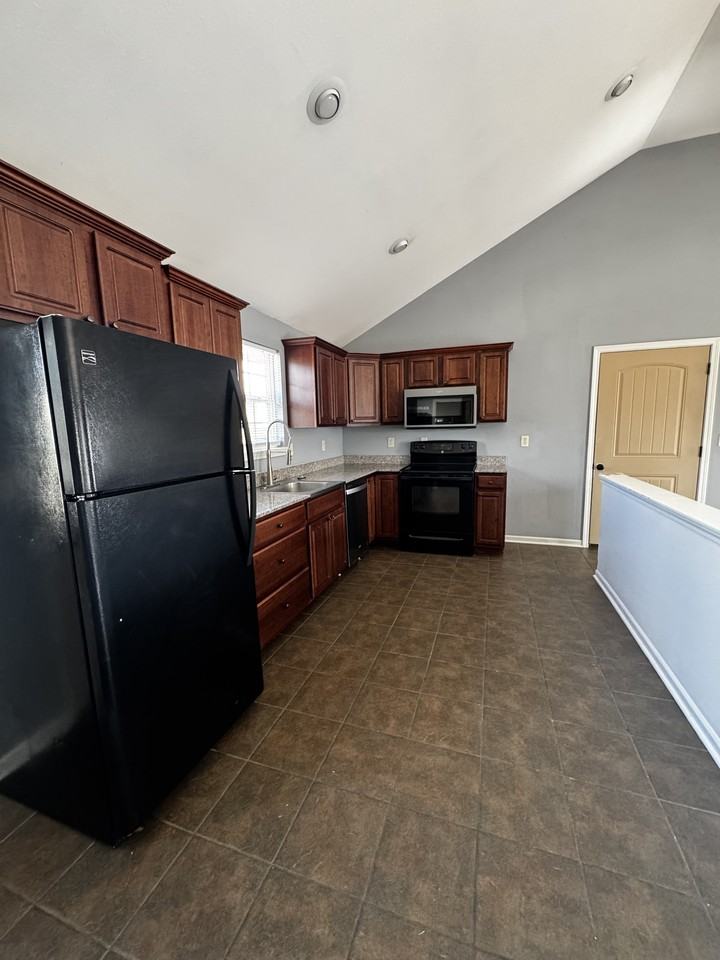 21978 Lafayette Rd #B - Photo 4 of 11