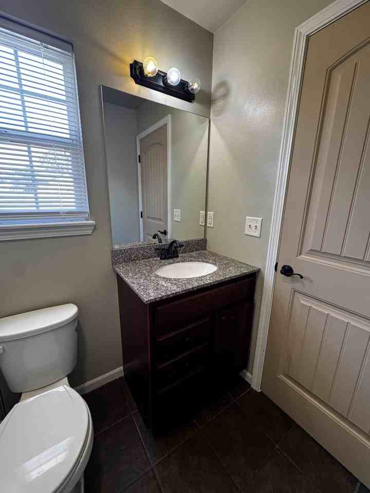 21978 Lafayette Rd #B - Photo 5 of 11