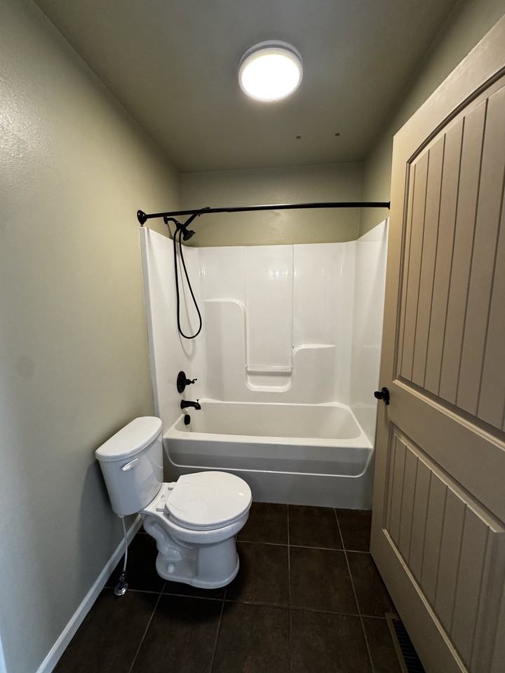 21978 Lafayette Rd #B - Photo 7 of 11