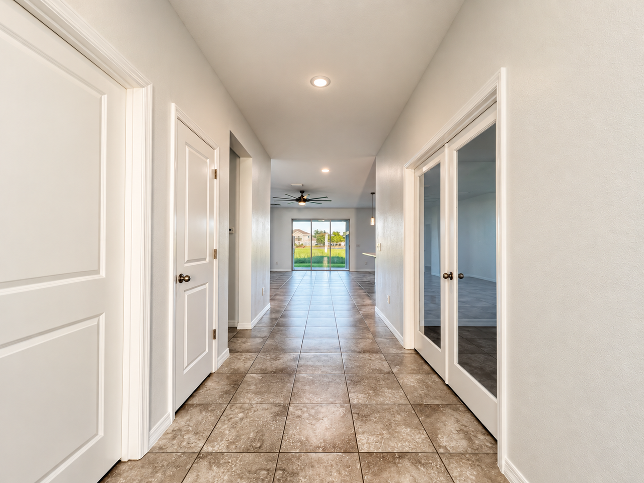 5703 Sw 50th Ave #1 - Photo 4 of 8