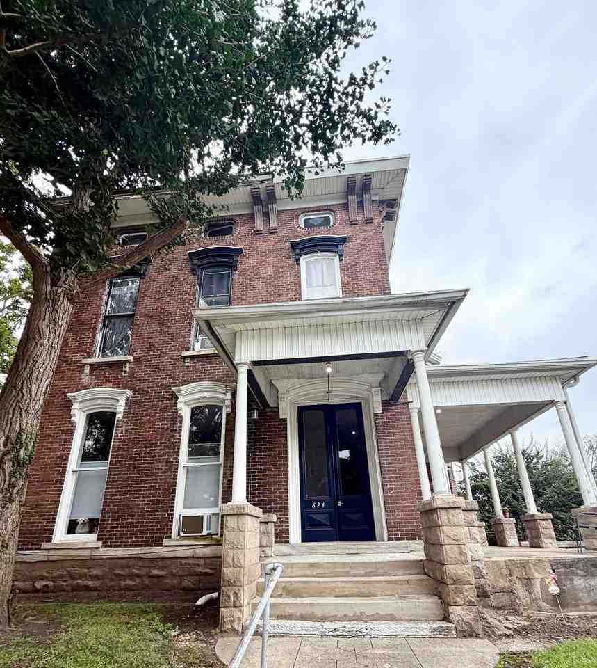 824 N. 10th St - Photo 2 of 3