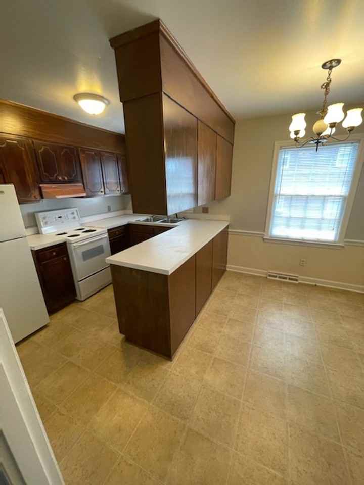 1194 W 4th St #A - Photo 3 of 7