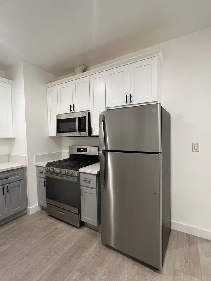 666 Shatto Place - Photo 5 of 19