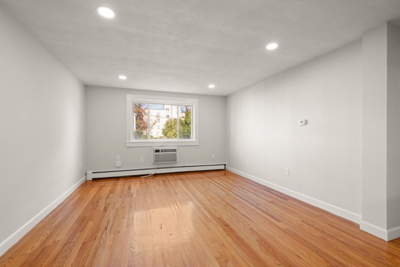 215 Massachusetts Avenue #26 - Photo 5 of 23