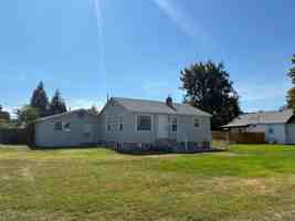 featured image of 122 E Hazel St