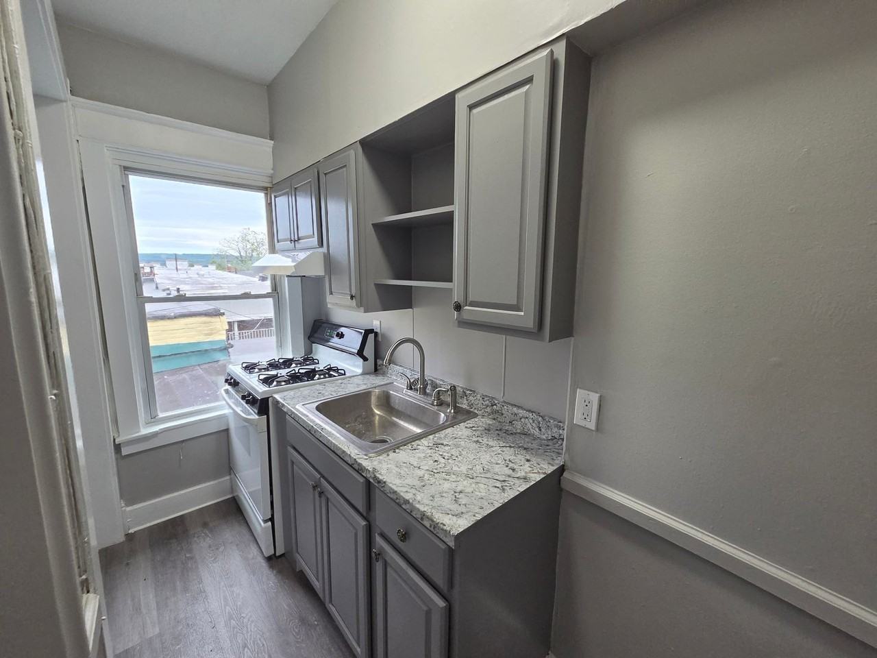 926-928 W. Walnut Street - Photo 4 of 27