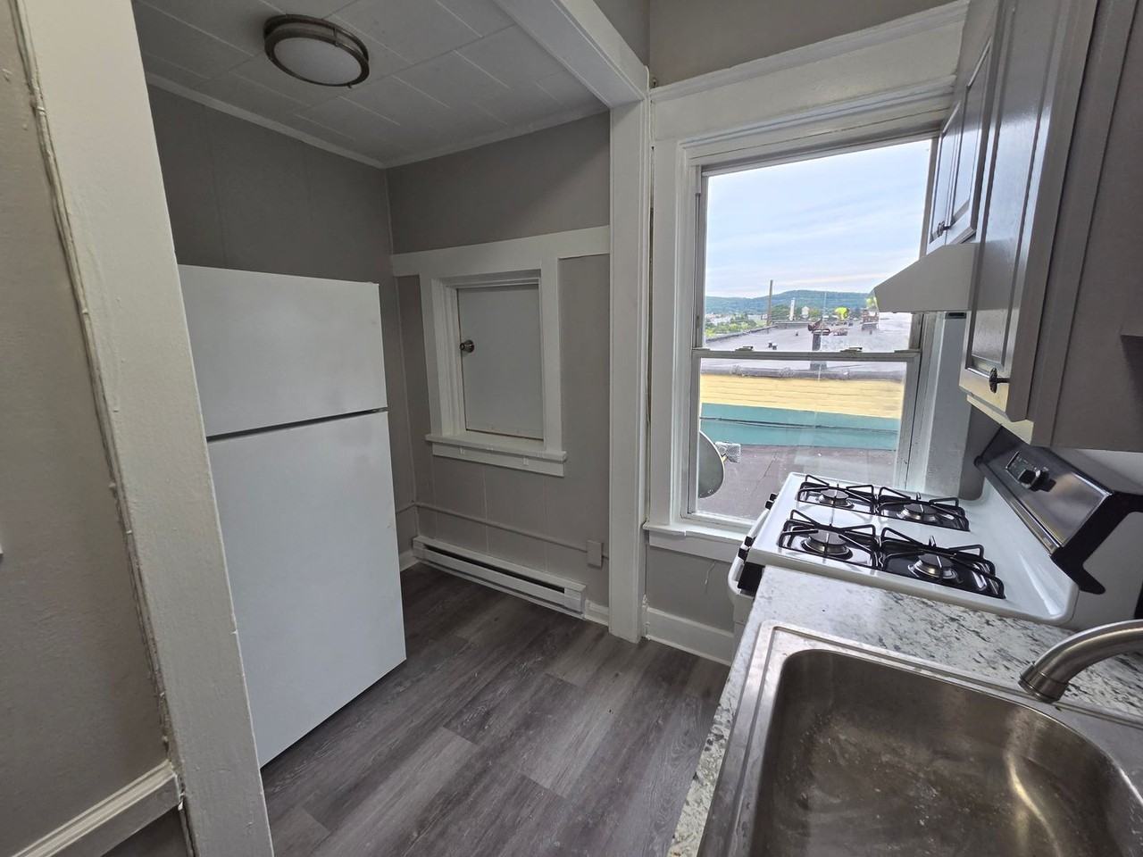 926-928 W. Walnut Street - Photo 5 of 27