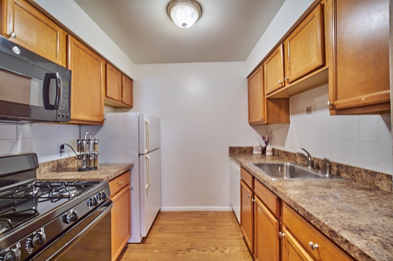 Briardale Commons - Photo 4 of 49