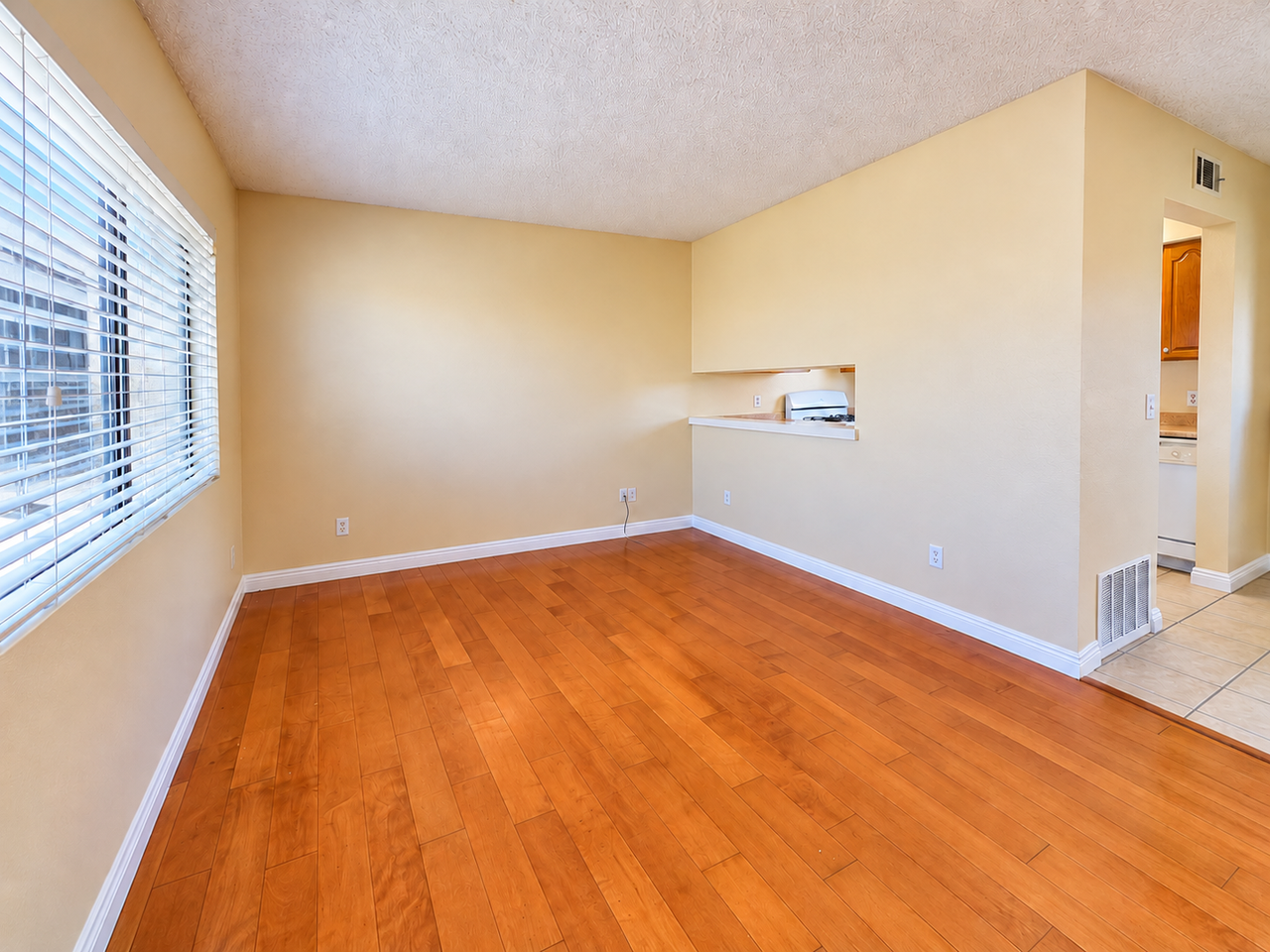 4471 48th St #D - Photo 3 of 12