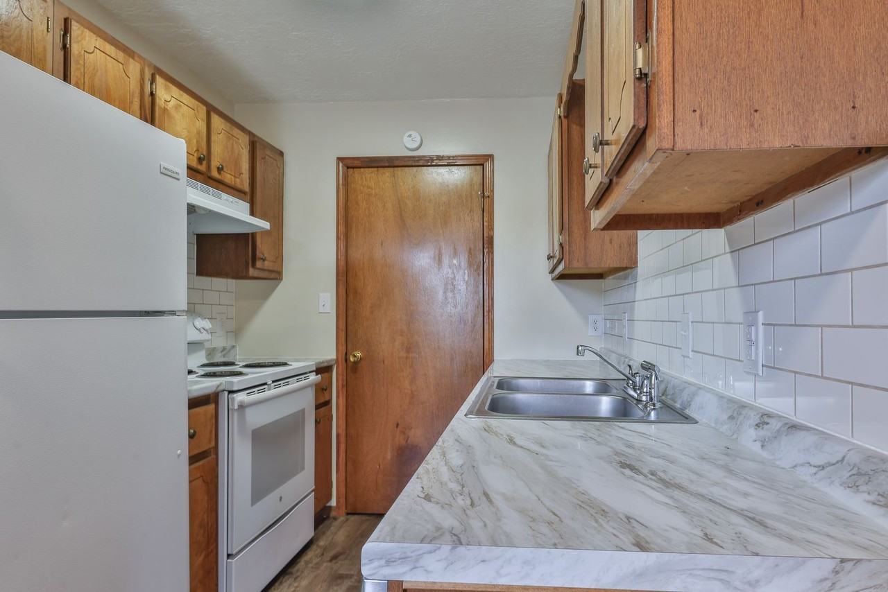 168 Clifton St - Photo 7 of 14
