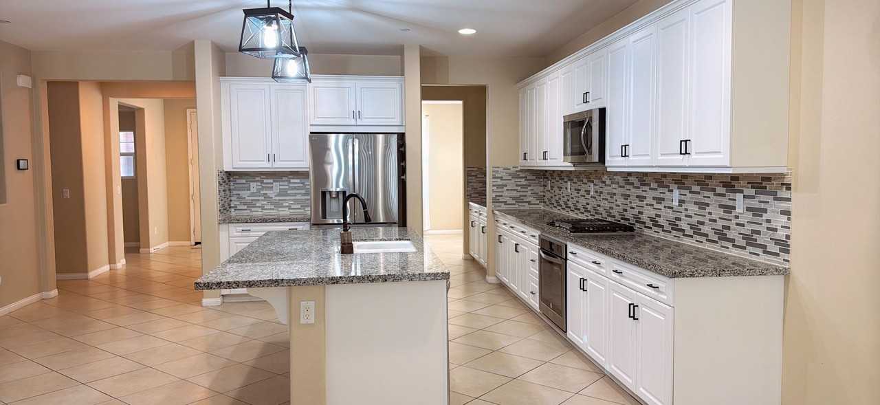 31361 Caprice Rd - Photo 5 of 16