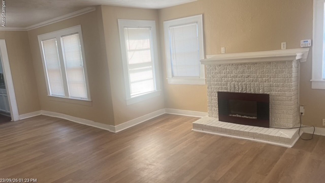 804 Austin St - Photo 5 of 33