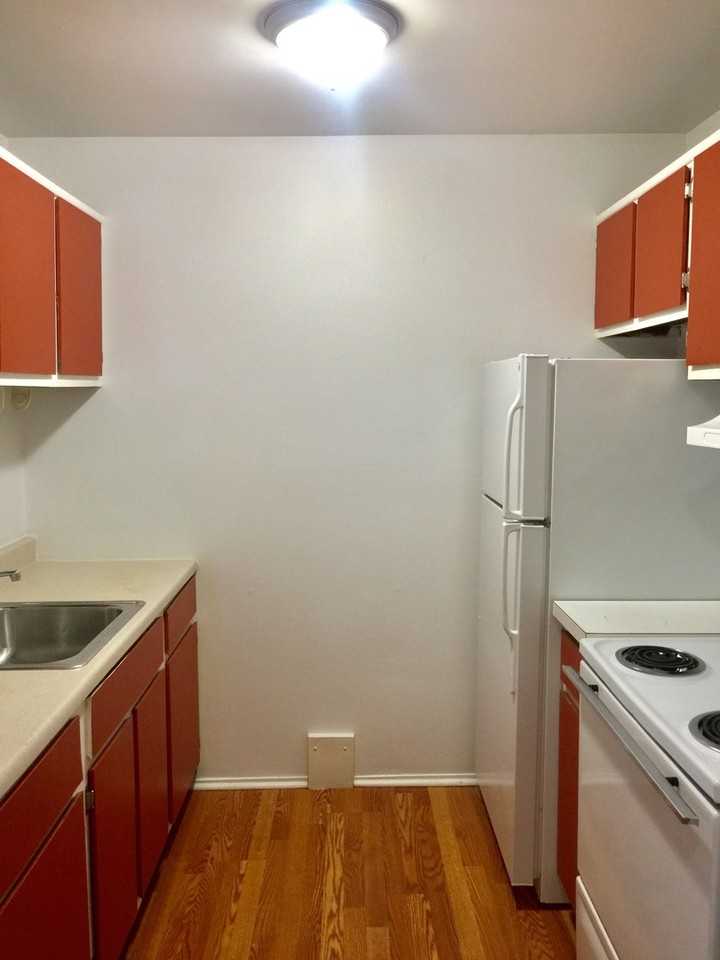 Ambassador West Apartments - Photo 5 of 19